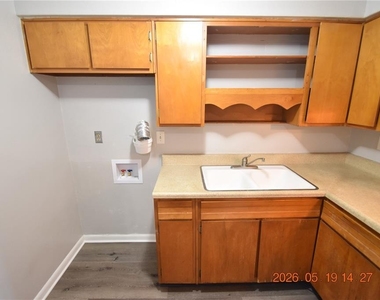 302 Danube Avenue - Photo Thumbnail 7