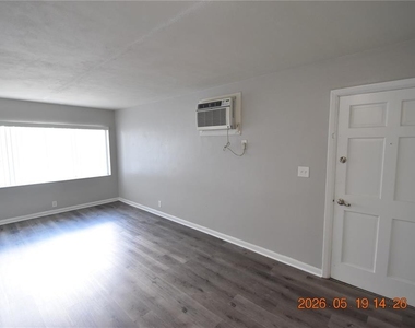302 Danube Avenue - Photo Thumbnail 1