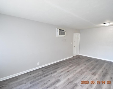 302 Danube Avenue - Photo Thumbnail 2