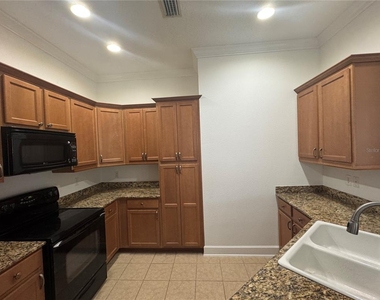 3210 W Horatio Street - Photo Thumbnail 6