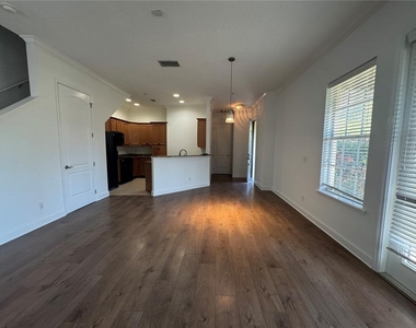 3210 W Horatio Street - Photo Thumbnail 3