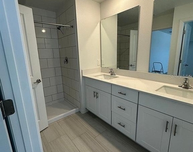 2505 Victorious Falls Avenue - Photo Thumbnail 3
