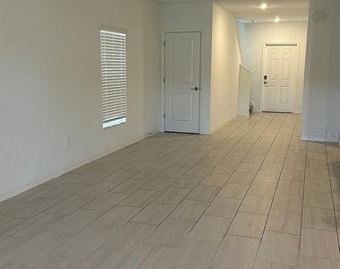 2505 Victorious Falls Avenue - Photo Thumbnail 7