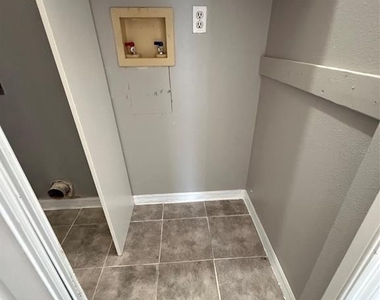 5841 Dorham Place - Photo Thumbnail 29