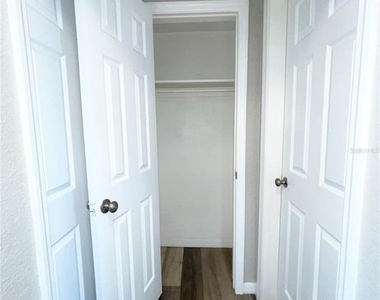 11241 Yewtree Avenue - Photo Thumbnail 31