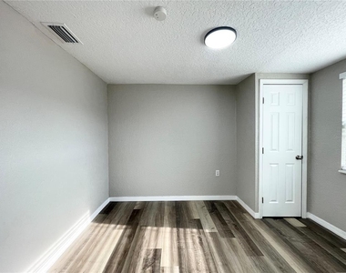 11241 Yewtree Avenue - Photo Thumbnail 27