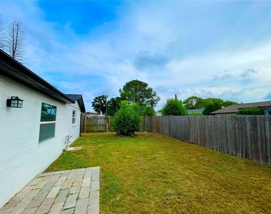 11241 Yewtree Avenue - Photo Thumbnail 32