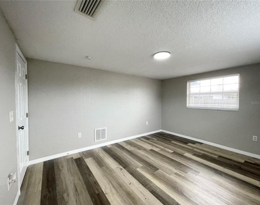 11241 Yewtree Avenue - Photo Thumbnail 21