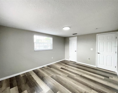 11241 Yewtree Avenue - Photo Thumbnail 22