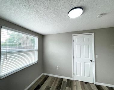 11241 Yewtree Avenue - Photo Thumbnail 25