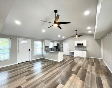 11241 Yewtree Avenue - Photo Thumbnail 4