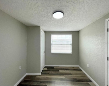 11241 Yewtree Avenue - Photo Thumbnail 26