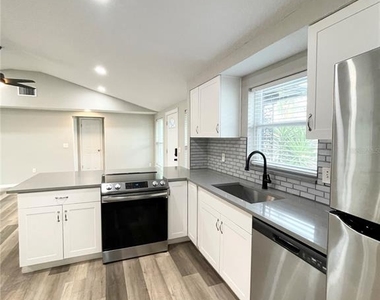 11241 Yewtree Avenue - Photo Thumbnail 7
