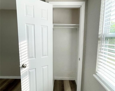 11241 Yewtree Avenue - Photo Thumbnail 28