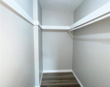 11241 Yewtree Avenue - Photo Thumbnail 13