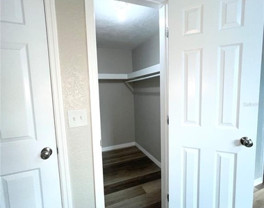 11241 Yewtree Avenue - Photo Thumbnail 12