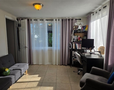 4823 Longwood Avenue - Photo Thumbnail 5