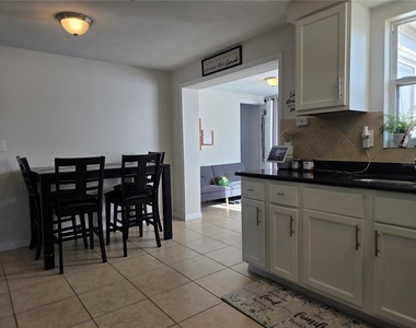 4823 Longwood Avenue - Photo Thumbnail 13