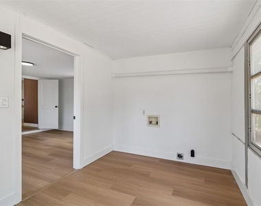 517 Hampton Avenue Ne - Photo Thumbnail 3