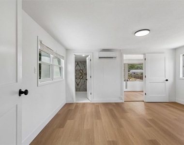 517 Hampton Avenue Ne - Photo Thumbnail 21