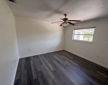 239 Annapolis Lane - Photo Thumbnail 3