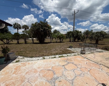 239 Annapolis Lane - Photo Thumbnail 15