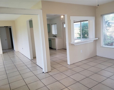 7475 19th Avenue N - Photo Thumbnail 6
