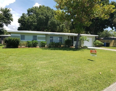 7475 19th Avenue N - Photo Thumbnail 1