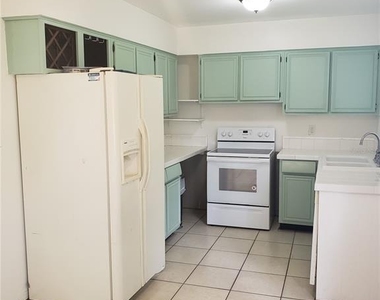 7475 19th Avenue N - Photo Thumbnail 3