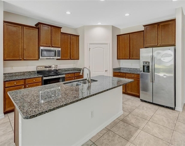 11607 Warren Oaks Place - Photo Thumbnail 16