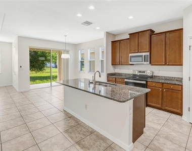 11607 Warren Oaks Place - Photo Thumbnail 15