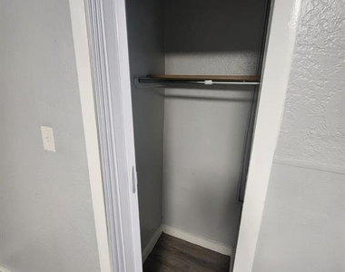 407 S Jupiter Avenue - Photo Thumbnail 5