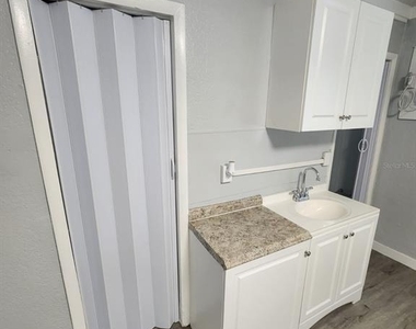 407 S Jupiter Avenue - Photo Thumbnail 4
