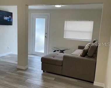 3419 W Saint John Street - Photo Thumbnail 3