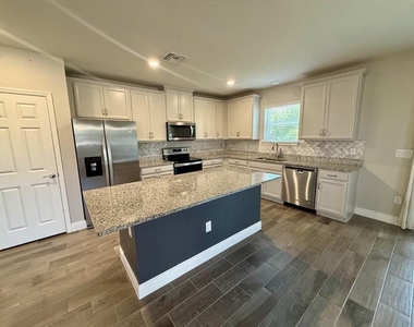 13456 Palmera Vista Drive - Photo Thumbnail 3