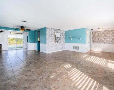 3627 Grayton Drive - Photo Thumbnail 3