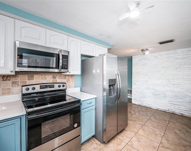 3627 Grayton Drive - Photo Thumbnail 7