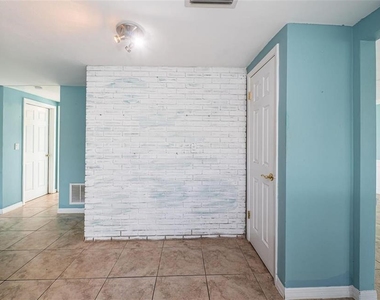3627 Grayton Drive - Photo Thumbnail 9