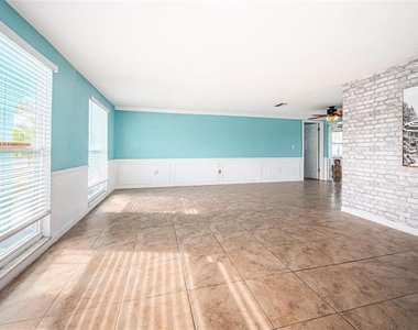 3627 Grayton Drive - Photo Thumbnail 2