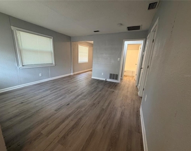 2410 18th Avenue S - Photo Thumbnail 1