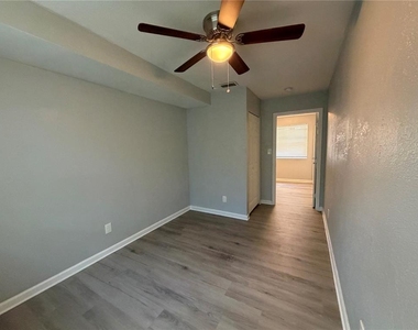 2410 18th Avenue S - Photo Thumbnail 13