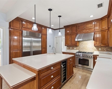 555 18th Avenue Ne - Photo Thumbnail 9