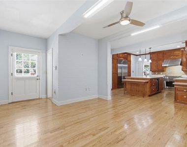 555 18th Avenue Ne - Photo Thumbnail 11