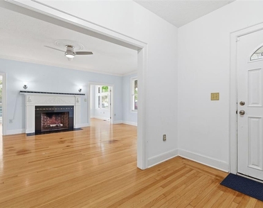 555 18th Avenue Ne - Photo Thumbnail 3