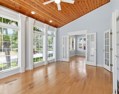555 18th Avenue Ne - Photo Thumbnail 6