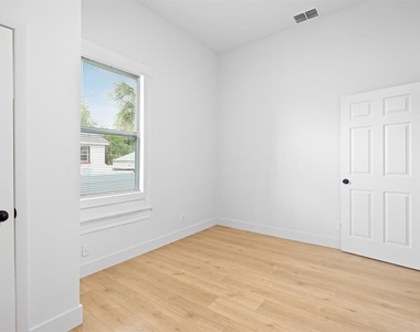 2006 E Columbus Drive - Photo Thumbnail 16