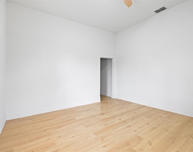 2006 E Columbus Drive - Photo Thumbnail 7