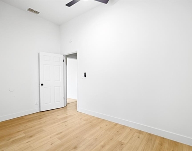 2006 E Columbus Drive - Photo Thumbnail 20