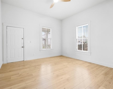 2006 E Columbus Drive - Photo Thumbnail 6