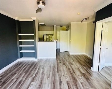 206 E South Street - Photo Thumbnail 2
